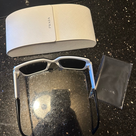 PRADA Sunglasses - Picture 4 of 11